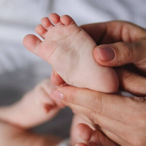 Massage af baby fod